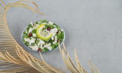 Четыре рецепта рыбных салатов для любого повода