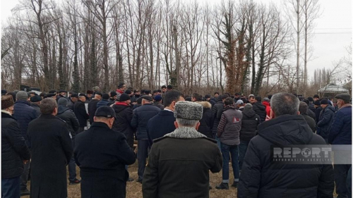 Двух погибших при крушении самолета в Актау пассажиров похоронили в Азербайджане